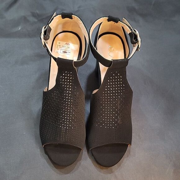 BRAND NEW FOREVER T-STRAP BLOCK-HEEL OPEN TOE BOOTIE - Picture 2 of 15